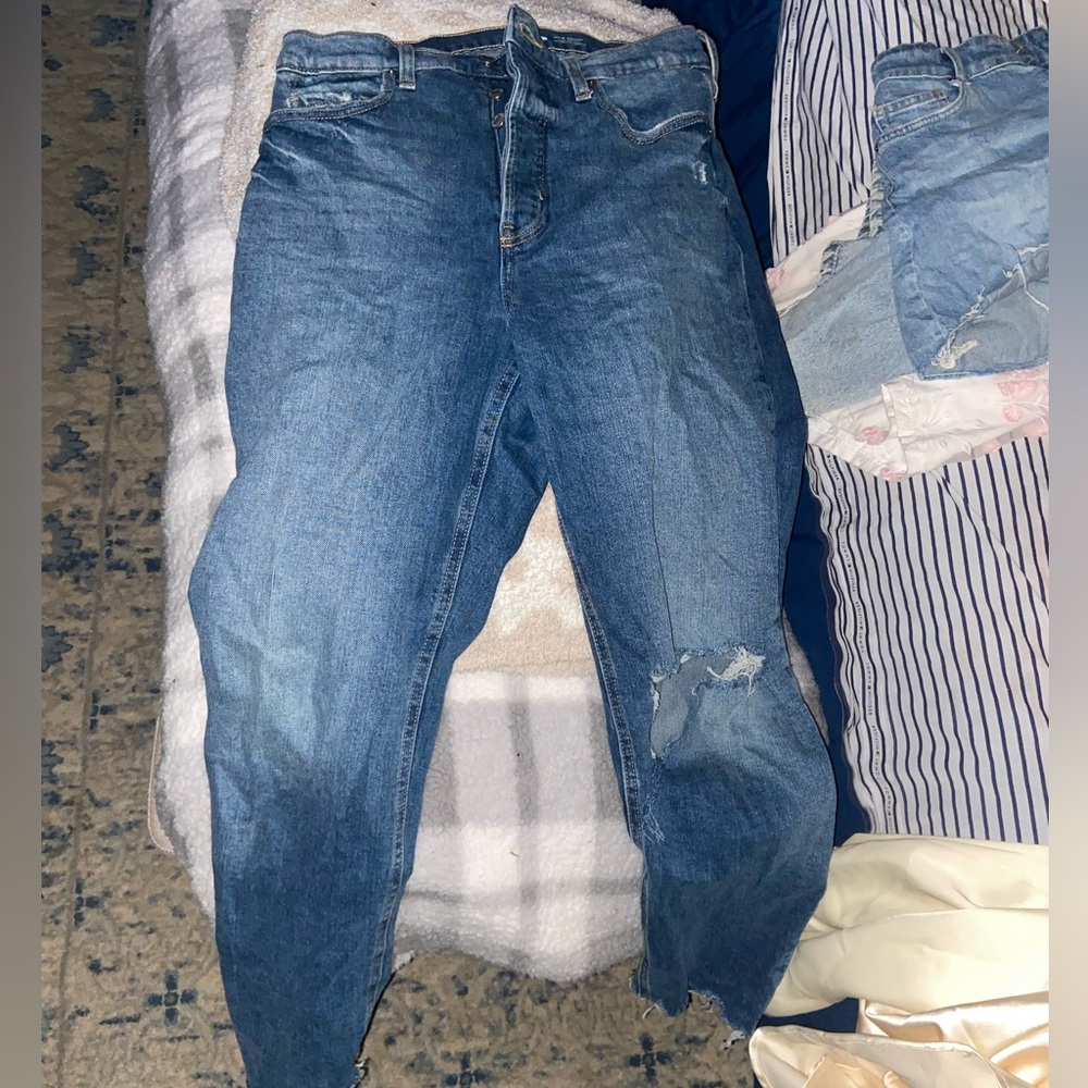 Straight leg ripped jeans